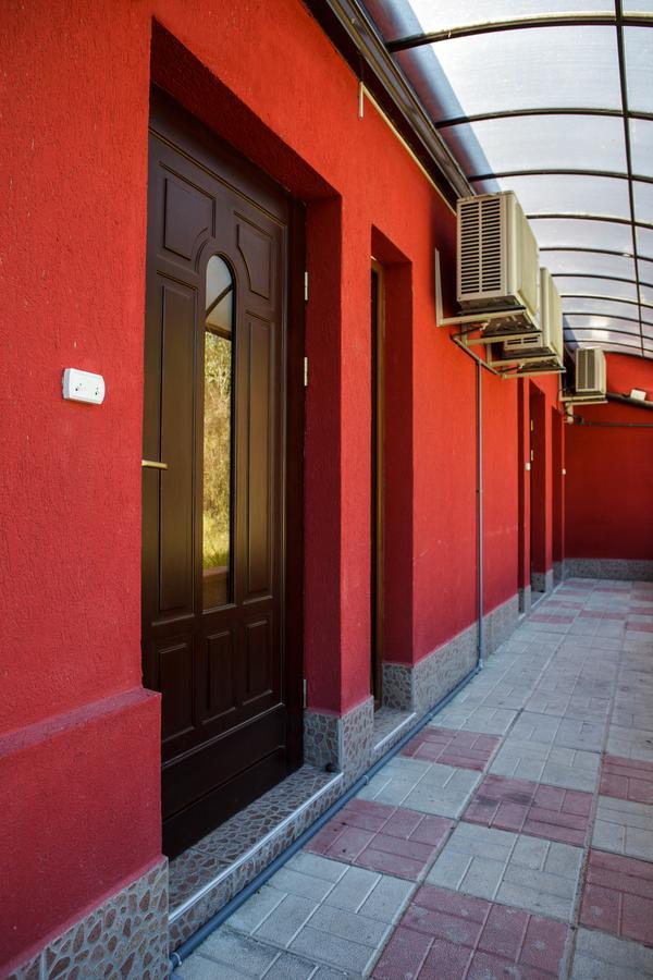 Family Hotel Kipra Exterior photo